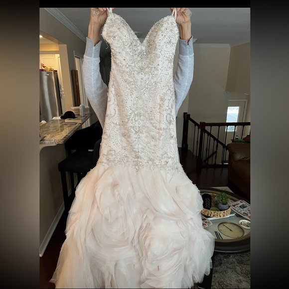 Wedding Dress - Picture 1 of 7